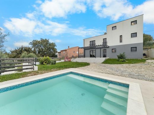 Вилла, Pjescana uvala