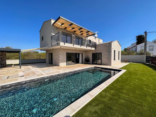 Villa en Sveti Lovreč, Istria