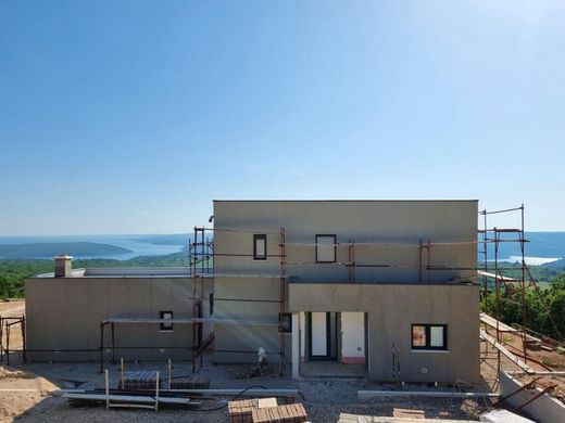 Villa a Rabac, Grad Labin