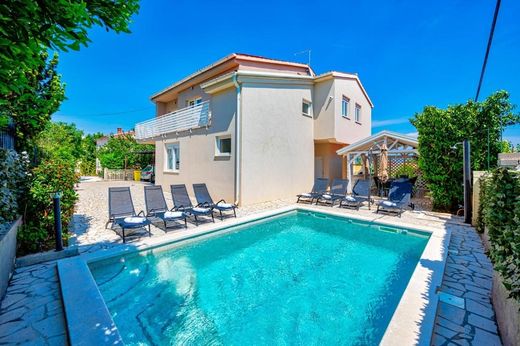 Villa a Ližnjan, Ližnjan-Lisignano