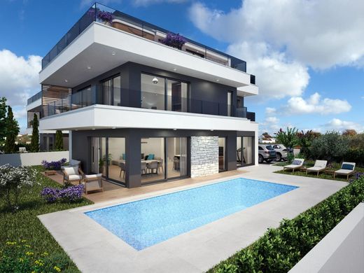 Villa a Parenzo, Grad Poreč