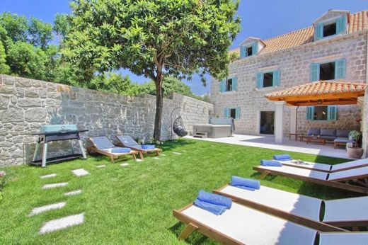 Villa for sale in Cavtat