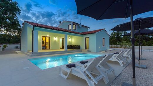 Villa in Svetvinčenat, Istria