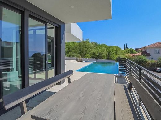 Villa for sale in Kostrena