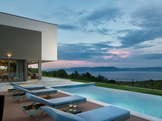 Villa a Rabac, Grad Labin