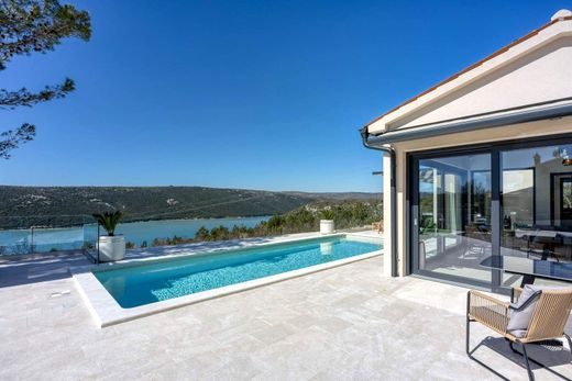 Villa a Rabac, Grad Labin