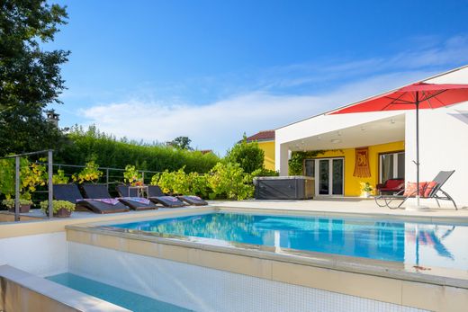 Villa in Svetvinčenat, Istria