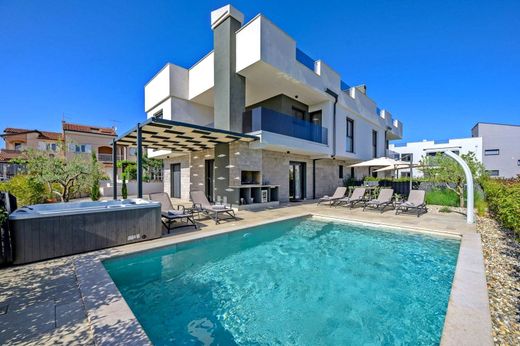 Poreč, Grad Porečのヴィラ