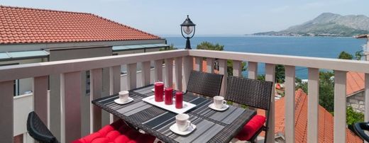 Albergo a Nemira, Grad Omiš