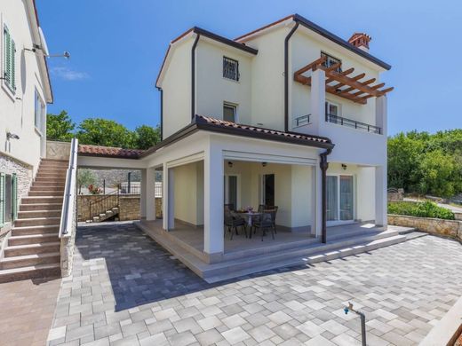 Villa - Trget, Raša