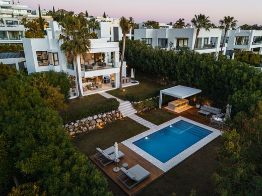 Villa in Nueva Andalucia, Malaga