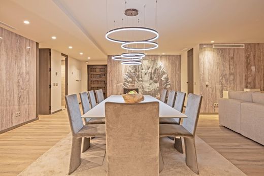 Apartment / Etagenwohnung in Marbella, Málaga