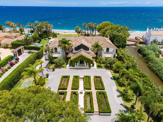 Villa in Estepona, Malaga