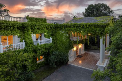 Villa in The Golden Mile, Malaga