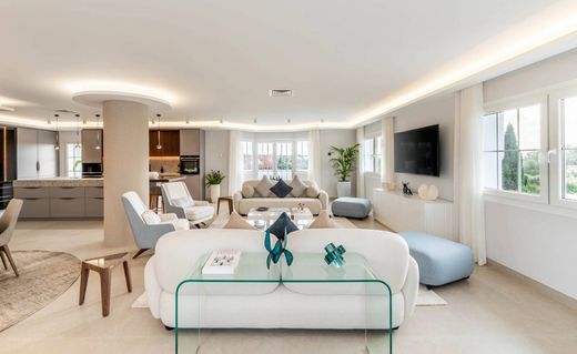 Penthouse in Nueva Andalucia, Malaga