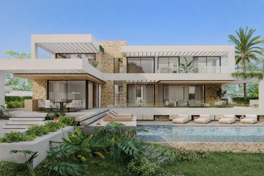 Villa in Los Flamingos, Malaga