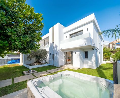 Villa in The Golden Mile, Malaga