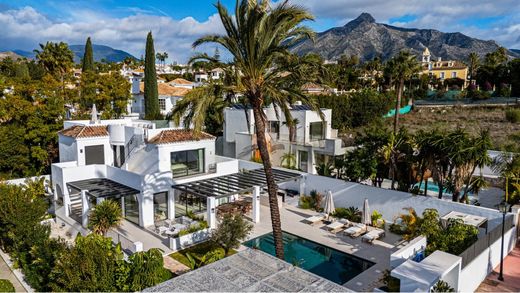 Villa in Nueva Andalucia, Malaga