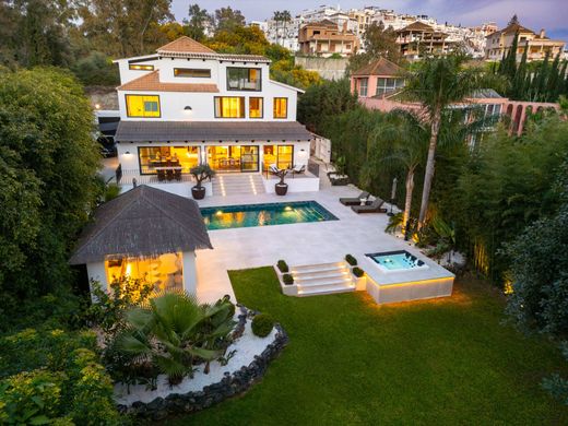 Villa in Nueva Andalucia, Malaga