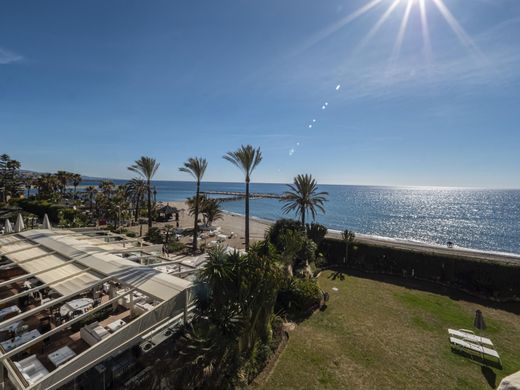 Apartment / Etagenwohnung in La Herradura, Granada