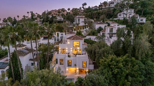 Villa in Nueva Andalucia, Malaga