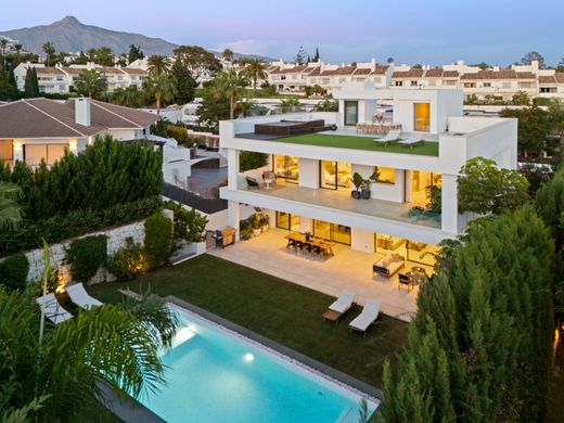 Villa in Nueva Andalucia, Malaga
