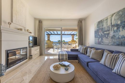 Apartment in Marbella Del Este, Malaga