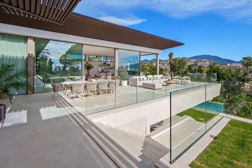 Villa in Nueva Andalucia, Malaga