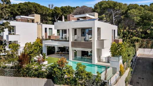 Villa in The Golden Mile, Malaga