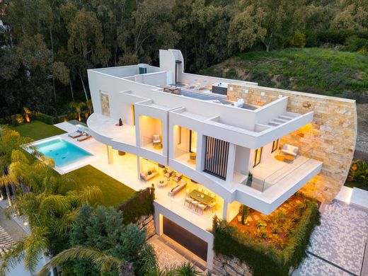 Villa in Nueva Andalucia, Malaga