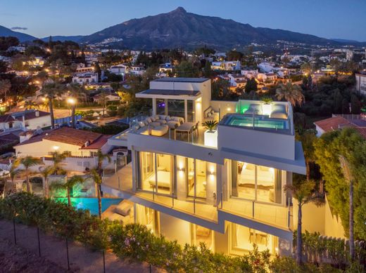 Villa in Nueva Andalucia, Malaga