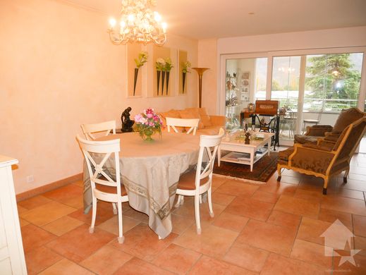 아파트 / Saillon, Martigny District