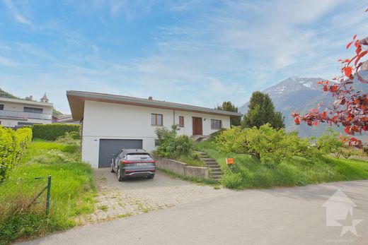 Detached House in Saxon, Martigny District