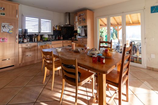 Вилла, Vétroz, Conthey District