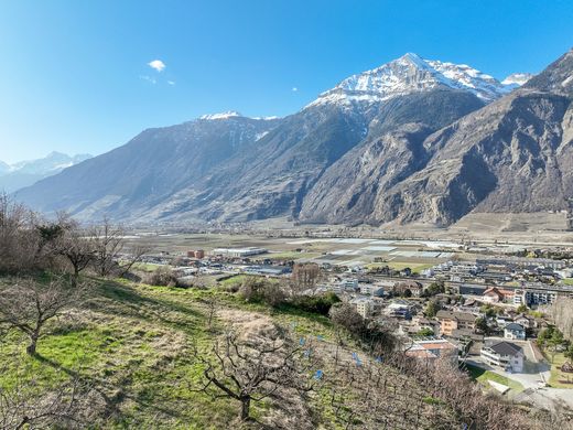 Land in Saxon, Martigny District