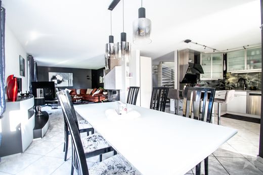 Μονοκατοικία σε Villeneuve, Aigle District