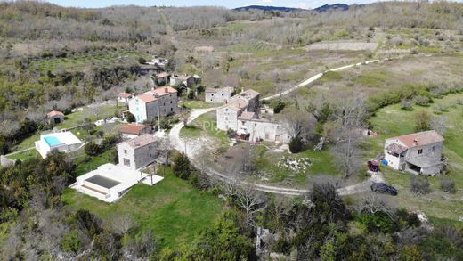 Terreno a Grožnjan, Grožnjan-Grisignana