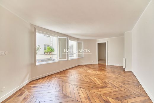 Apartment in Chatelet les Halles, Louvre-Tuileries, Palais Royal, Paris