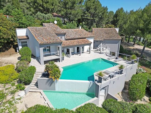 Luxury home in Noves, Bouches-du-Rhône