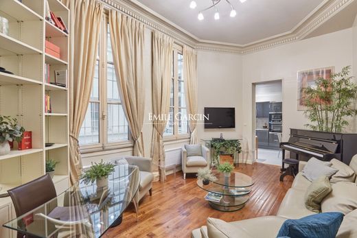 Apartment in Chatelet les Halles, Louvre-Tuileries, Palais Royal, Paris