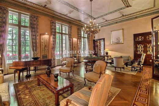Apartment in Tour Eiffel, Invalides – Ecole Militaire, Saint-Thomas d’Aquin, Paris