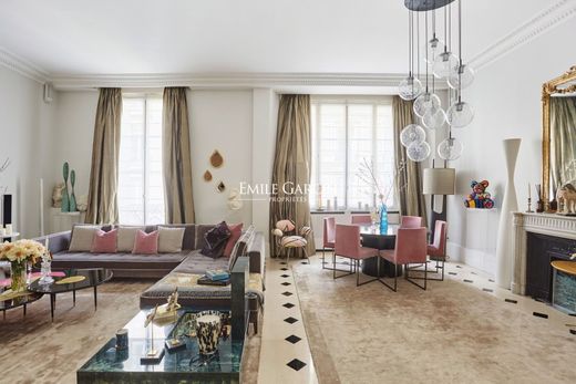 Apartment in Champs-Elysées, Madeleine, Triangle d’or, Paris