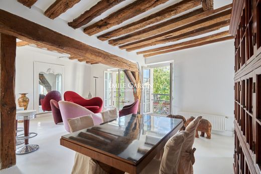 Apartment in Montmartre, Abbesses, Grandes-Carrières, Paris