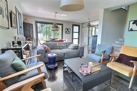 Luxe woning in Villeneuve-lès-Avignon, Gard