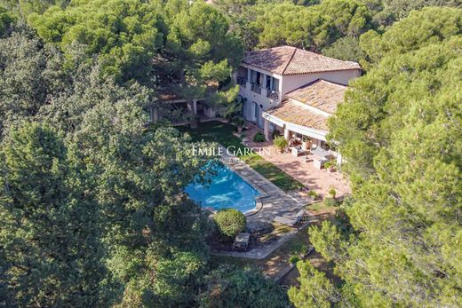 Luxury home in Villeneuve-lès-Avignon, Gard