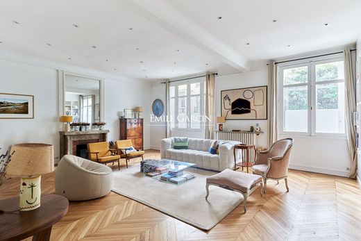 Apartment in Neuilly-sur-Seine, Hauts-de-Seine