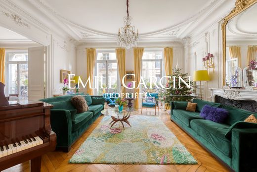 Apartment in Tour Eiffel, Invalides – Ecole Militaire, Saint-Thomas d’Aquin, Paris