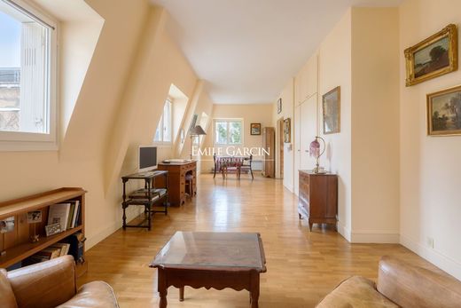 Apartment in Tour Eiffel, Invalides – Ecole Militaire, Saint-Thomas d’Aquin, Paris