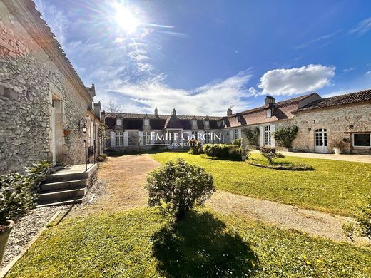 Castle in La Sauvetat-sur-Lède, Lot-et-Garonne