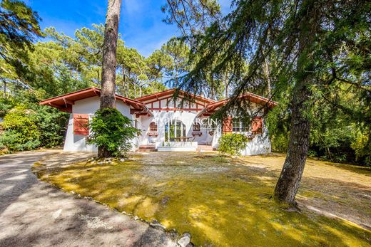 Luxury home in Pyla sur Mer, Gironde